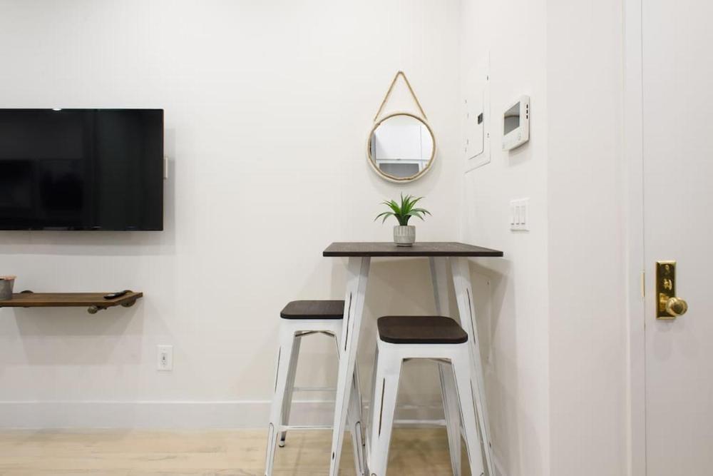 78-3D Brand new 1BR prime UES WD in unit